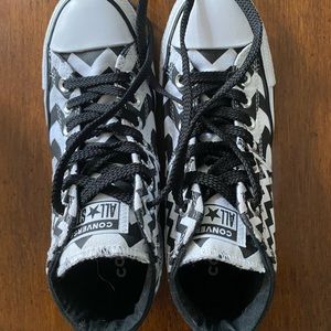 Converse sneakers - Y6.5 worn once!